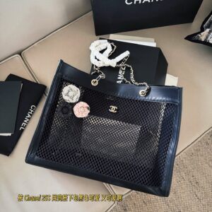 220 230 (brooch) with box
size：41*23cm
Xiaoxiangjia 25S fishing net bag
You can DIY it perfectly with the brooch!
It's too fragrant to love
There is also a small card bag inside, which can hold some change cards~
Hahaha, this is also perfect for su...