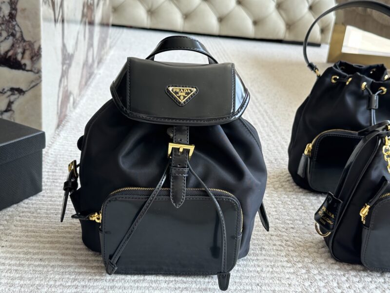 b5a55fe1d0.jpg 220 sets of boxes
size:21 24cm
Prada Hobo Nylon Backpack
Seeing the physical object is truly perfect!
package ??
Designed to be super convenient and comfortable!
