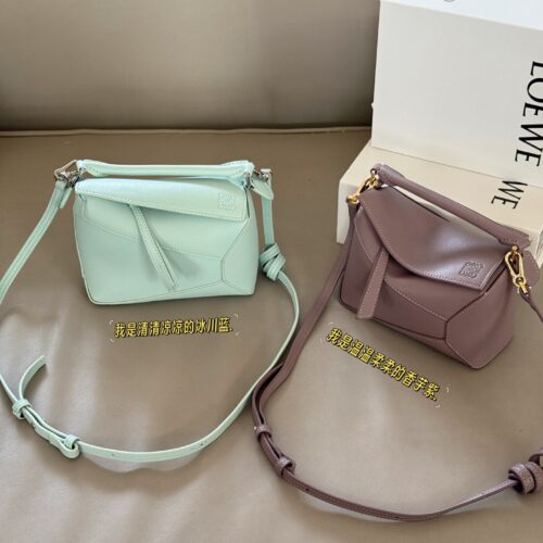 235 box
Size: 18 * 10cm (mini)
Loewe Geometry Package Puzzle
Truly cannot be missed,
?? Cowhide quality!
Completely hold on!
Even high-level ones have to overflow
