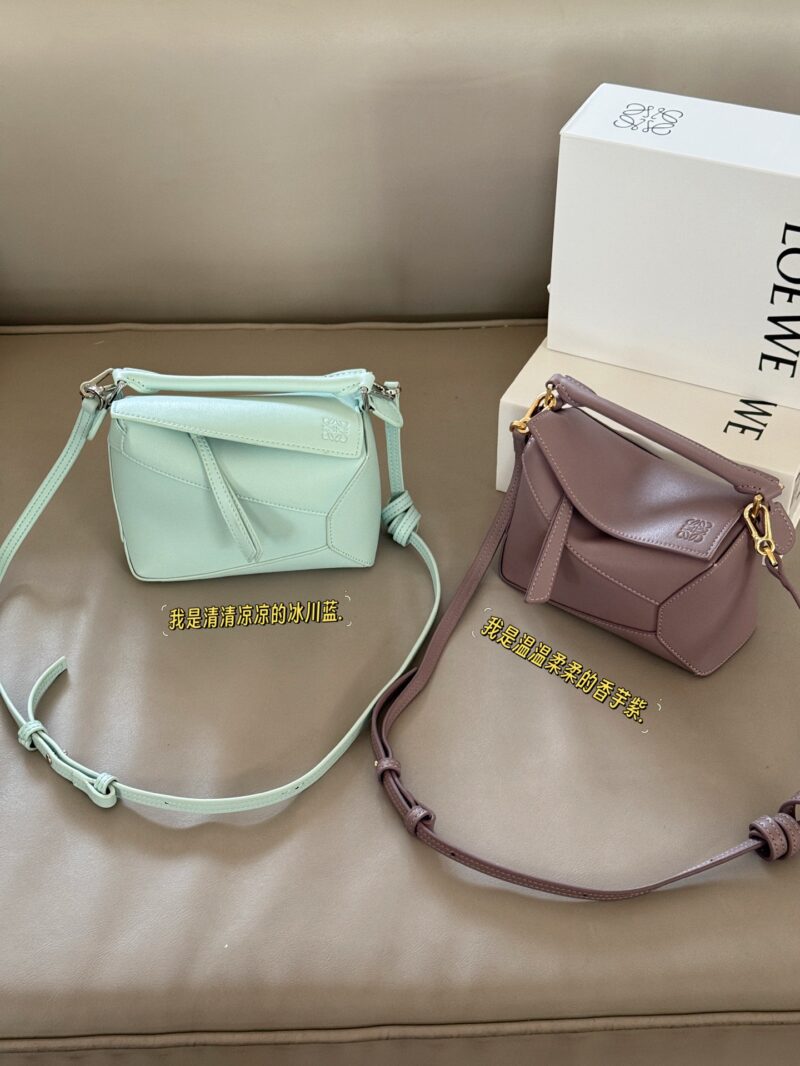 b5a5807c41.jpg 235 box
Size: 18 * 10cm (mini)
Loewe Geometry Package Puzzle
Truly cannot be missed,
?? Cowhide quality!
Completely hold on!
Even high-level ones have to overflow