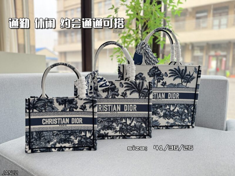 Color card ??
DIOR Dior Riviera Book Tote Embroidered Tote Bag Tote Bag Shopping Bag Tote Bag Handbag