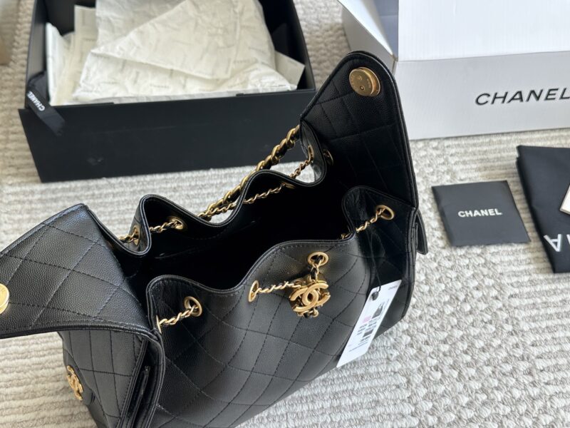 b5bdddbb8a.jpg 310 box
Chanel 25s Hobo mini account is really amazing!
This year's Fragrant 25s series is simply stunning ..
This Hobo is a small size, which I personally think is more everyday
The texture particles of caviar are not as heavy, but rather very delic...