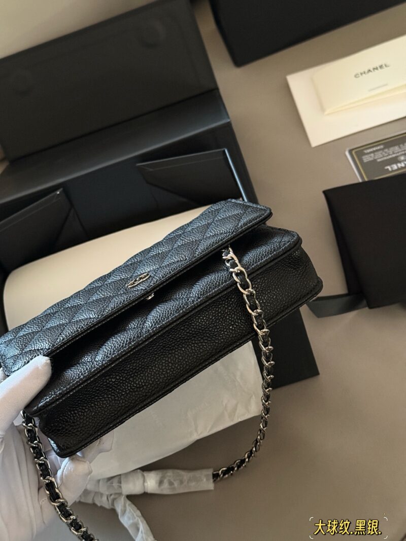 240 Pack
size：20*13cm
?? COW LEATHER
Xiaoxiang Family Wealth Bag
Woc Wealth Pack, can have
You must arrange for yourself
Chanel's wealth bag is the most frequently used one in Grandma Chanel's bag
