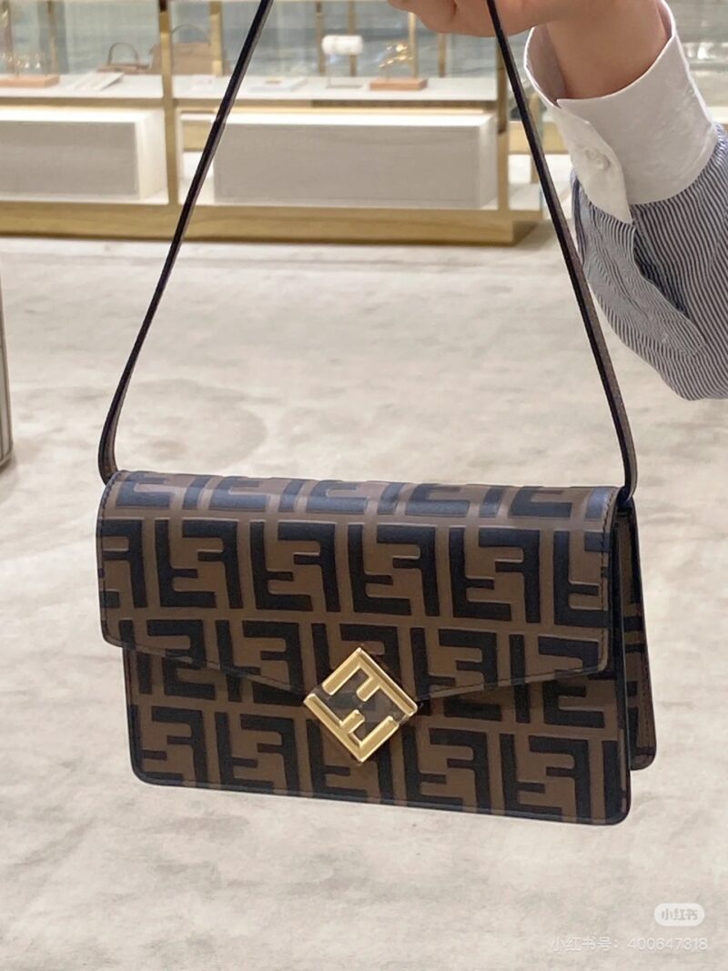 Fendi Woc chain armpit bag