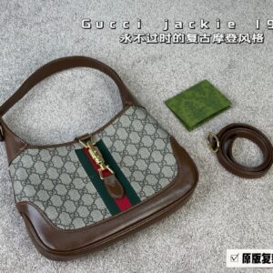 GG new 1961 armpit bag looks better the more you look at it
Size: 28 * 19 (large)
That's really amazing!
Both big and small phones
Can be worn under the armpit or slung diagonally
Don't say much, it depends on the quality!
???? Cowhide quality