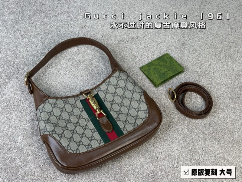 GG new 1961 armpit bag looks better the more you look at it
Size: 28 * 19 (large)
That's really amazing!
Both big and small phones
Can be worn under the armpit or slung diagonally
Don't say much, it depends on the quality!
???? Cowhide quality