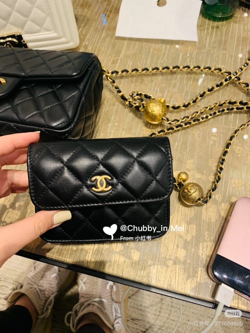 b6bbb937ff.jpg Chanel Little Golden Ball Series $mini chain small shoulder bag, a must-have summer artifact that cannot fit in a mobile phone
You can pretend to be cute
The more you watch, the more you will like trendy people. Let's get together!!! Superb metal bal...