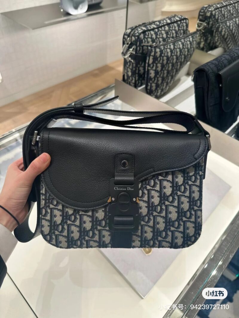 b6bfcb8d02.jpg Dior men's crossbody bag