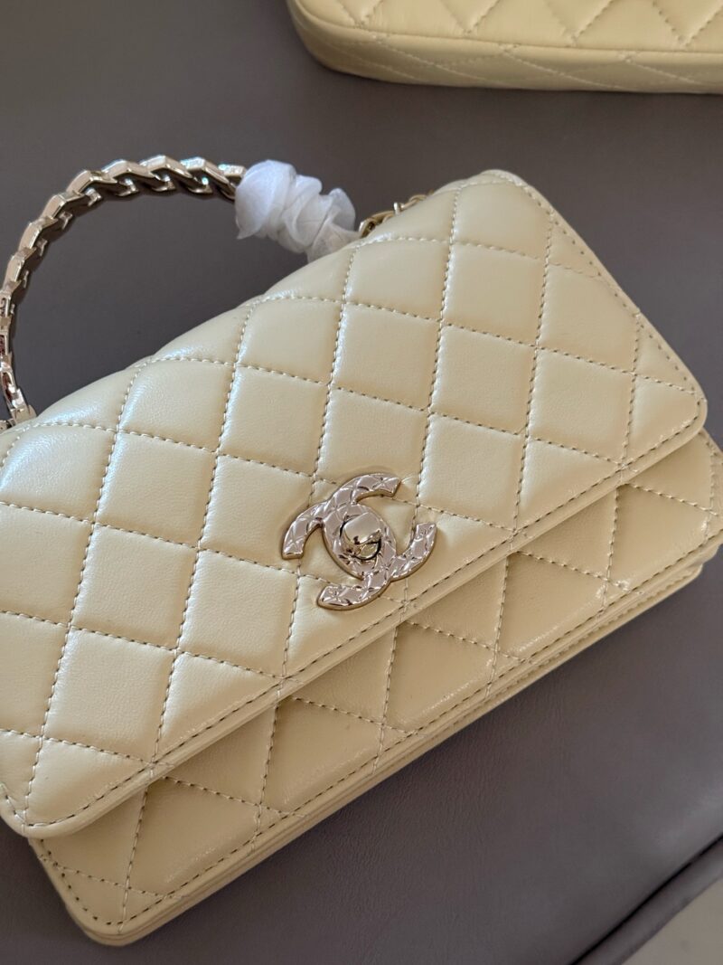 b7311926a0.jpg 225 boxes
Grandma Xiang's color is really amazing/stunning
size:20*13cm
Xiaoxiang Family Wealth Bag
Woc Wealth Pack, can have
You must arrange for yourself
I heard that yellow is tender and attracts wealth