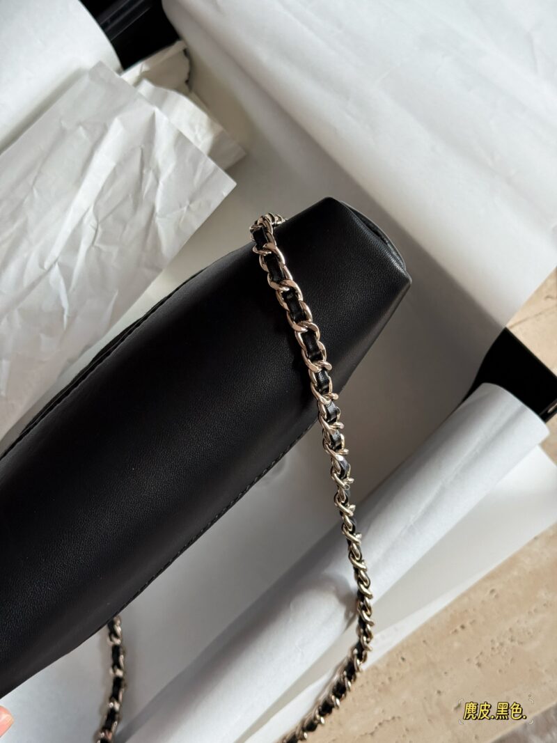 b7625b1135.jpg 200 boxes
size:22*14.5cm
Xiaoxiangjia's 23a is worth buying
Cute and lovely side scrolling 31 nano bag
Suede and sheepskin make it look more luxurious
Who can withstand this!
Xiaoxiang's true love fans must join!
A pack is hard to come by!