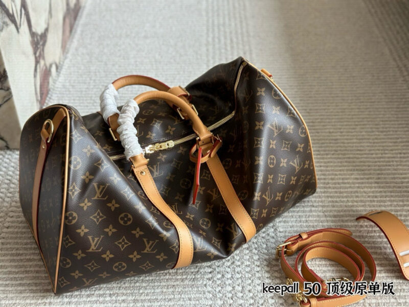 b7a3c580ed.jpg 295 without box
Size: 50cm
L family's old flower travel bag is out!
Keepall 50cm travel bag
Featuring a high aesthetic value and a retro artistic atmosphere~
Do we need 'it'.