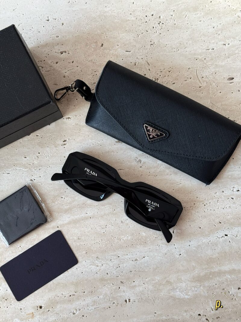 b7c9521761.jpg 205 with complete packaging#
Sisters! Blow up these sunglasses!
Prad glasses/sunglasses
It's really versatile and beautiful!
I personally think it is suitable for all face shapes
And his face looks very small!!
Unlike traditional sunglasses, which ha...