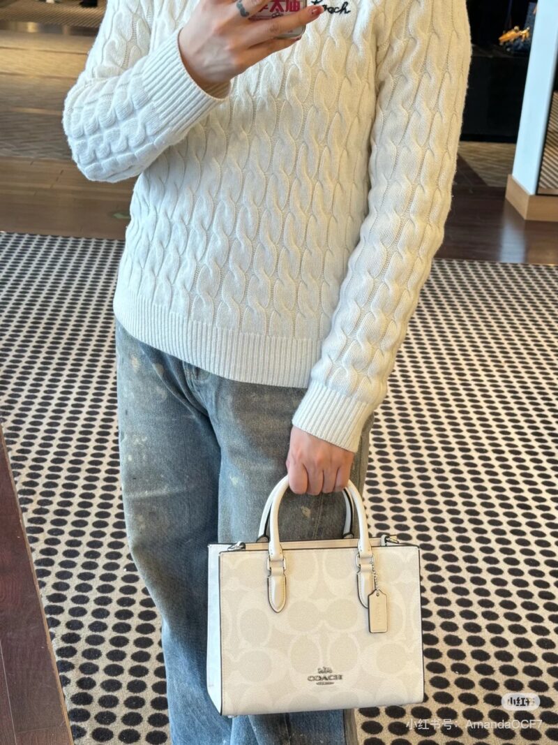 Coach Glacier White Jungle Package