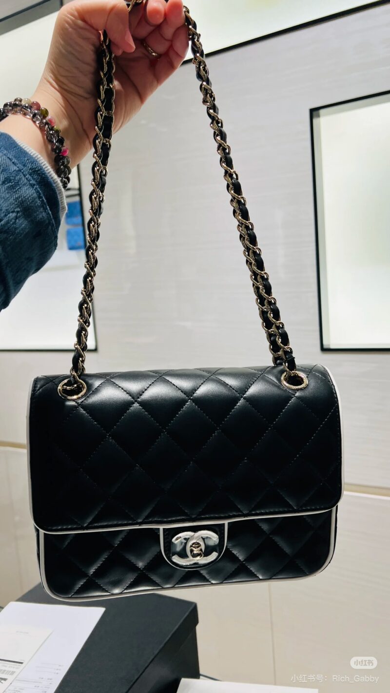 b7ea2114da.jpg Chanel Panda Color
