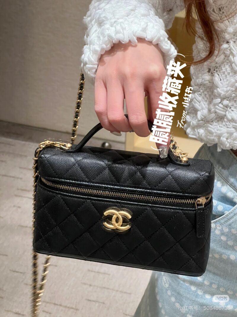 b7fd68ddf1.jpg Chanel brushed gold emblem