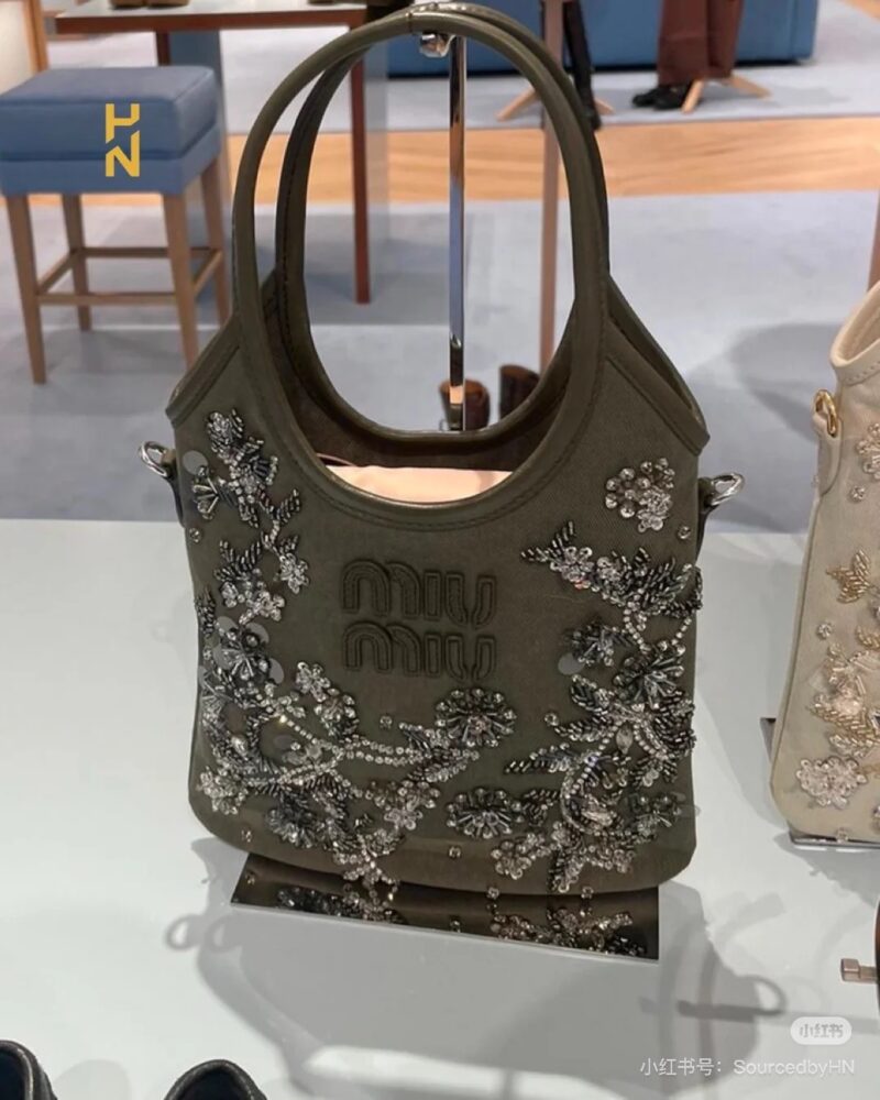 Call for Maimai in the New Year+
-The small bag in front of me is really beautiful