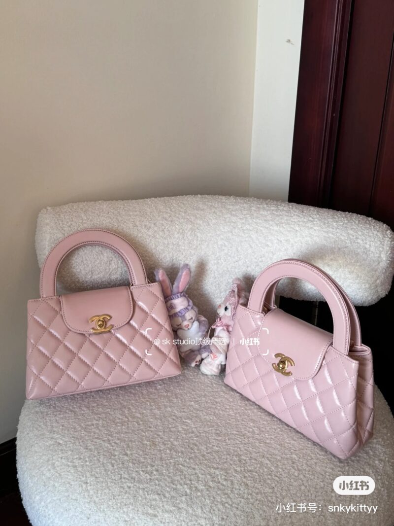 CHANE * 23 new Kelly chain bag
Kelly, the king of 23K bags, is truly a bag that has been popular for a century! Kelly bags are a well-known presence in the medieval world! Kelly handbag was born in the 1990s and is a representative of women's handb...