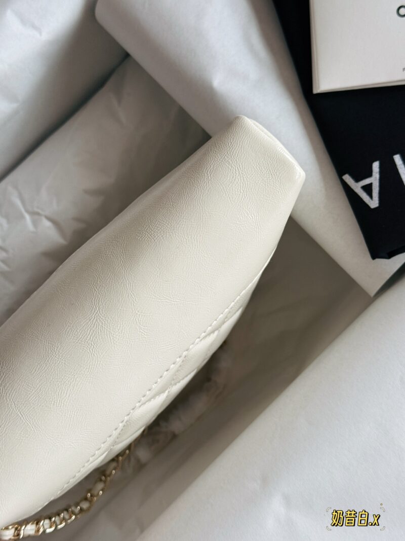 b8c409f114.jpg 200 box upgrade version
size:22*14.5cm
Xiaoxiangjia's 23a is worth buying
Cute and Loving Horizontal Version 31
Chanel has been replicated again
The new 31 bag model has released a mini size
Who can withstand this!
Xiaoxiang's true love fans must j...