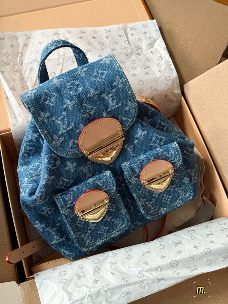 b8d33e1311.jpg 320 box m
size:20*20cm
24 Spring L Home Denim Denim New Collection
Rocket at the beginning of the New Year
What a cute one
Vintage tannin backpack
Very suitable for summer y2k style, looking forward to living in summer!
