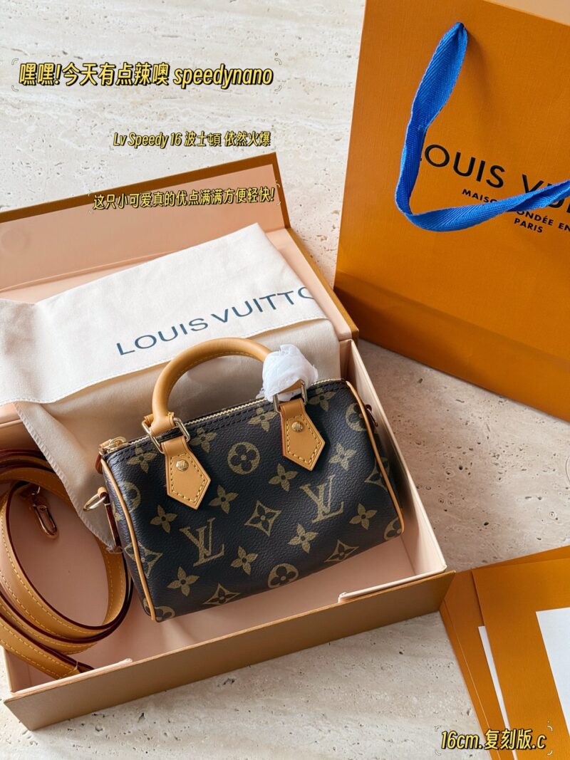 b92ccceec9.jpg 225 (box) upgraded again
size:16*10cm
L Home Forever Classic Speedy Nano
Get the same style as Fairy Sister in one second √
Taiwanese customers order vintage flowers+hardware+yellow leather
The shoulder strap can be disassembled and adjusted in l...