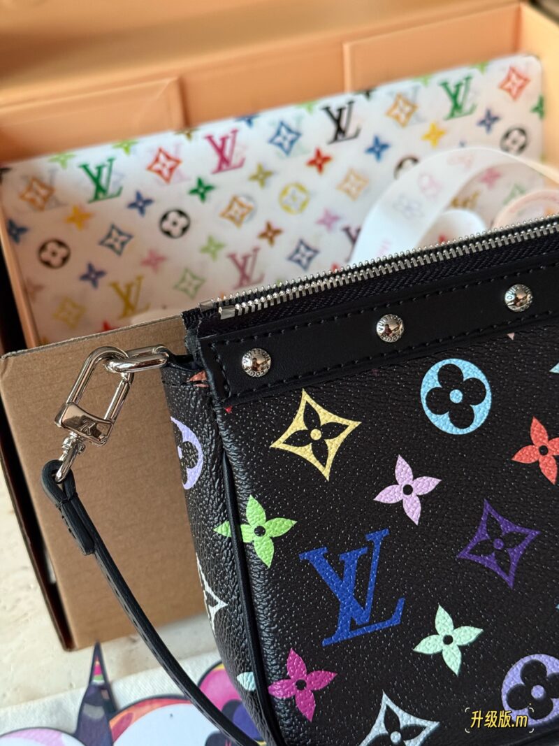260 box upgrade version m
size：22*13cm
L Murakami Takashi | Black Tri Color Mahjong Bun
Finally arrived!
Mahjong bag shoulder strap, armpit back looks great!
Who really sees who falls in love
The feeling of sinking at a glance upon seeing the physi...