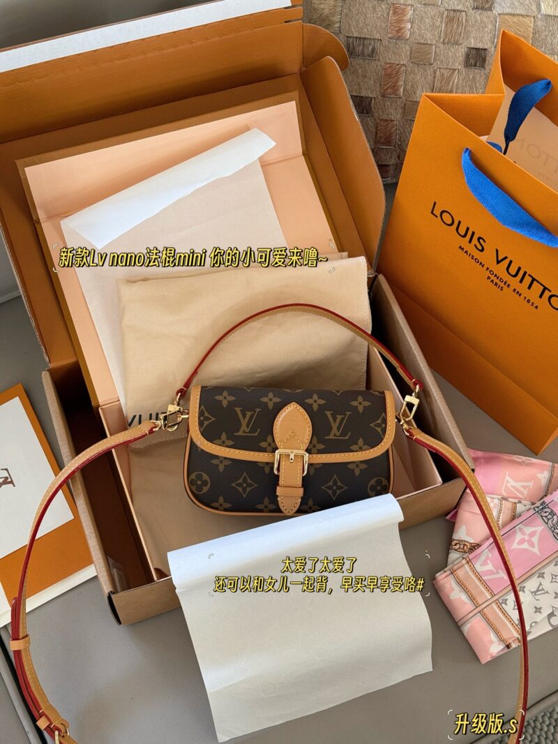 b9981b7b28.jpg 225 box upgrade version
size:19*11cm
L Family Diane Stick
Nano size has arrived
I can't believe it!
A huge and gentle magic stick
It's perfect for me. It's not about height at all, small yet exquisite, simple yet extraordinary.