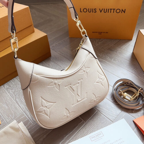 235 box
size：23*12cm
L Home Bagatelle Leather Underarm Bag
The armpit and back look great!
The crossbody bag is also beautiful!
The more you look at it, the more durable the bag becomes!
Grandma's Upper Body Effect
Love to the point of bursting!
Se...