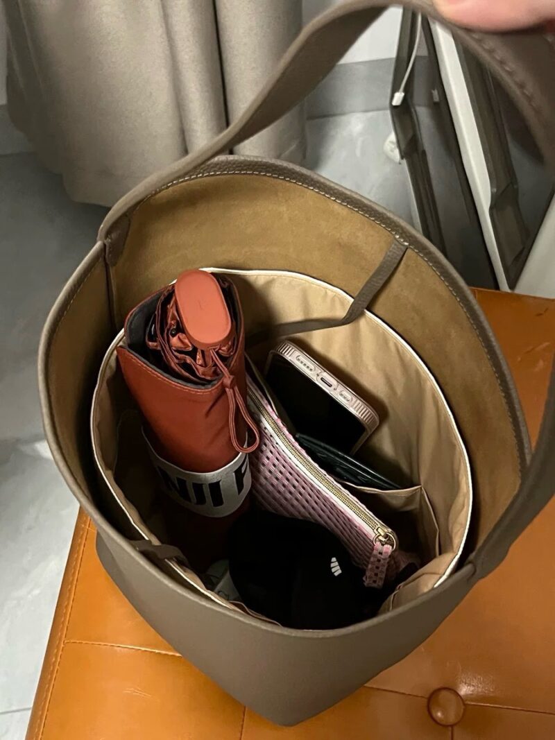 Comes with a waterproof and ultra light replacement cup, umbrella cover, and a special inner liner bag that can store small things neatly and thoughtfully
