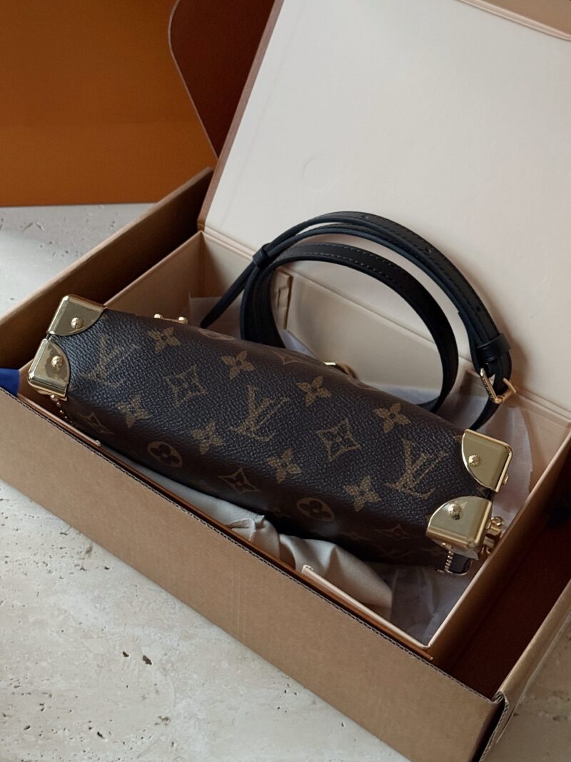 ba9dfc0fc2.jpg 265 box upgrade version all copper hardware
size:23*12cm
Too exquisite~
25ss early spring runway style horizontal small box
L Home Side Trunk Valley Ailing Box Bag/Box Bag Capacity is Practical and Good Concave Design