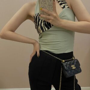 Chanel Smini22bag pearl chain! I really like Chanel's mini22bag
Debuting is the pinnacle The size is very suitable
There is no sense of casual laziness in the small and medium sizes
Carrying it as a whole belongs to the cute style~
The price increase...