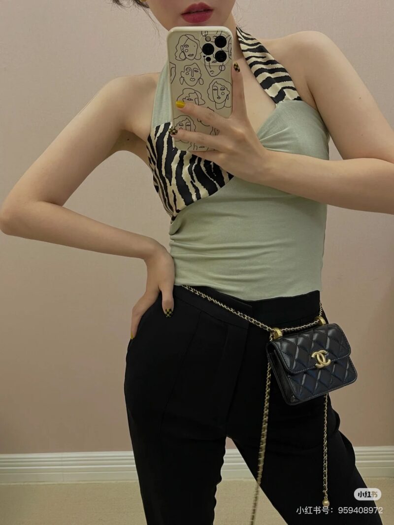 Chanel waist bag mini woc Chanel gold bead waist bag 10000+Chanel 2021 handmade workshop mini woc
The shoulder strap can be adjusted, it can be worn diagonally, and it can be used as a waist bag
Xiao Jinzhu, very versatile
A must-have concave shape
I...