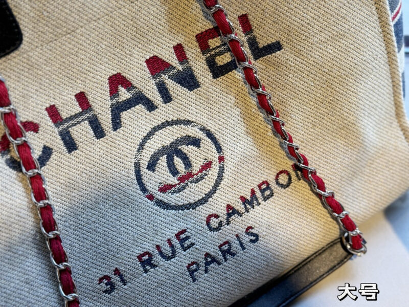 280 280 without box
Size: 38 * 30cm (large)
33 * 25cm (small)
Xiaoxiangjia Cowboy Beach Bag ?
Arrange it! Arrange it!
This beach bag released this year is so beautiful!
More advanced