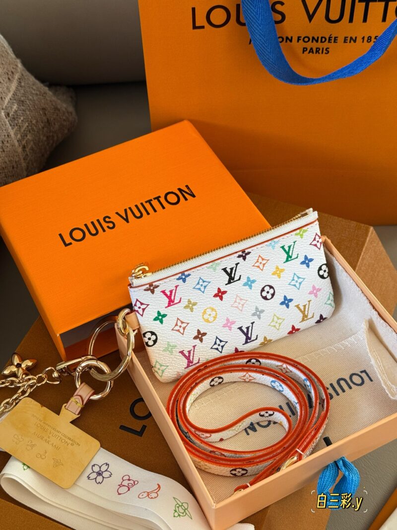 bb10181497.jpg 190 box
size:14*8cm
L Murakami Takashi's mobile phone rope has arrived
It feels quite nice,
Practical and cost-effective hahaha
You can go out with it!