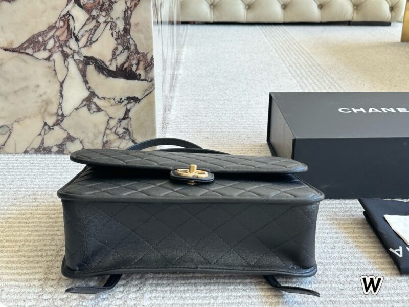bb152410e1.jpg Caviar P270
Blow this up! It's so beautiful! I love this bag! Chanel 22k backpack! Chanel 22k backpack! Handsome explosion! I've been waiting for a long time, but it's been in vain
It's really beautiful! Size 31 26cm complete gift box packaging