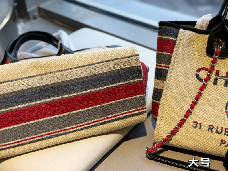 280 280 without box
Size: 38 * 30cm (large)
33 * 25cm (small)
Xiaoxiangjia Cowboy Beach Bag ?
Arrange it! Arrange it!
This beach bag released this year is so beautiful!
More advanced