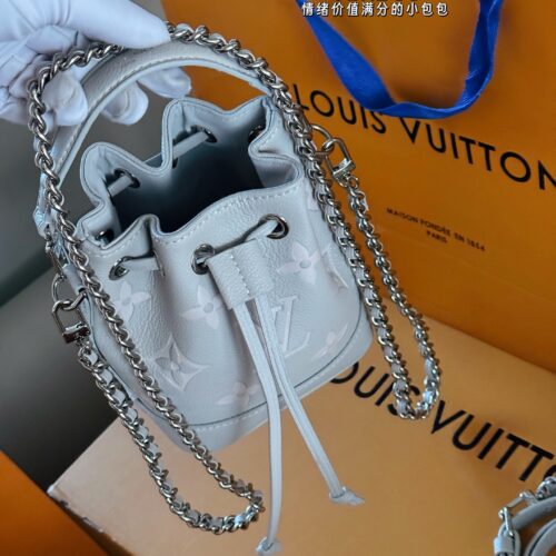 210 box
size：13*16cm
Treat all kinds of illnesses|
L home nanonoe gray purple super beautiful
Beautiful mood haha
A small bag with full emotional value