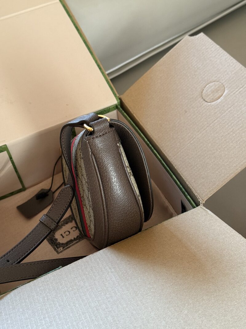 bb7f9272dc.jpg 210 box
Size: 20 (top width) * 4cm
GG ophilia 23ss saddle bag,
It's hard not to love after watching it
Inside the original hardware version!
The upper body effect is also amazing!