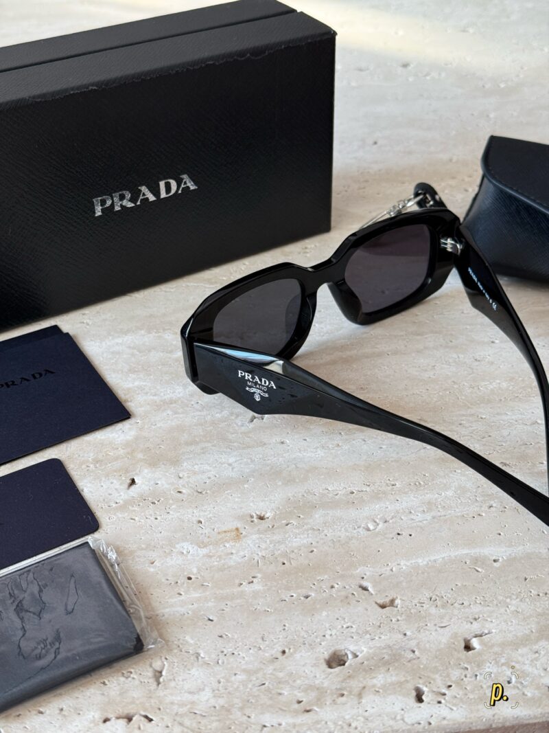 bb8423c661.jpg 205 with complete packaging#
Sisters! Blow up these sunglasses!
Prad glasses/sunglasses
It's really versatile and beautiful!
I personally think it is suitable for all face shapes
And his face looks very small!!
Unlike traditional sunglasses, which ha...