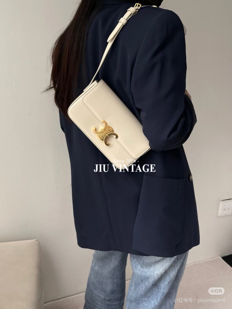 bc0a163139.jpg Celine, who carries the armpit bag and who looks good