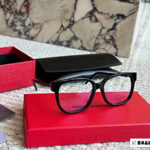 210 box
YSL's greatest item has appeared~YSL is really amazing
The logo next to the mirror legs is really eye-catching
Cat's eyes are quite rare
I didn't expect YSL's house to have such a beautiful nude mirror
Chong Chong Chong Chong#