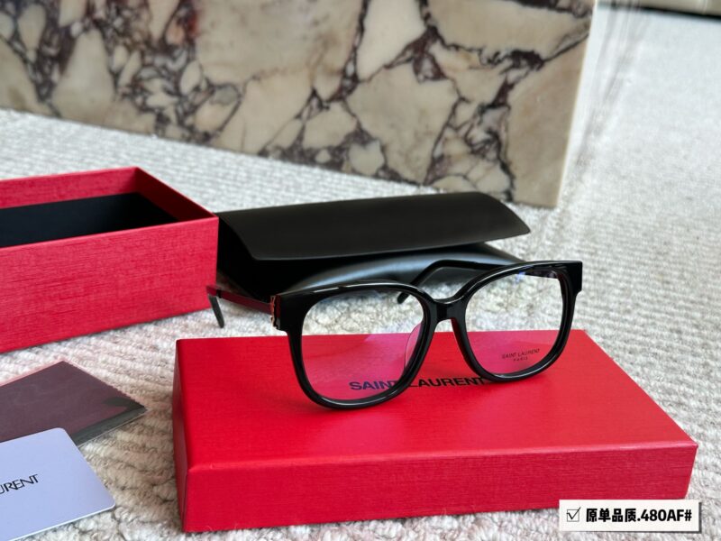 bc0df31b44.jpg 210 box
YSL's greatest item has appeared~YSL is really amazing
The logo next to the mirror legs is really eye-catching
Cat's eyes are quite rare
I didn't expect YSL's house to have such a beautiful nude mirror
Chong Chong Chong Chong#