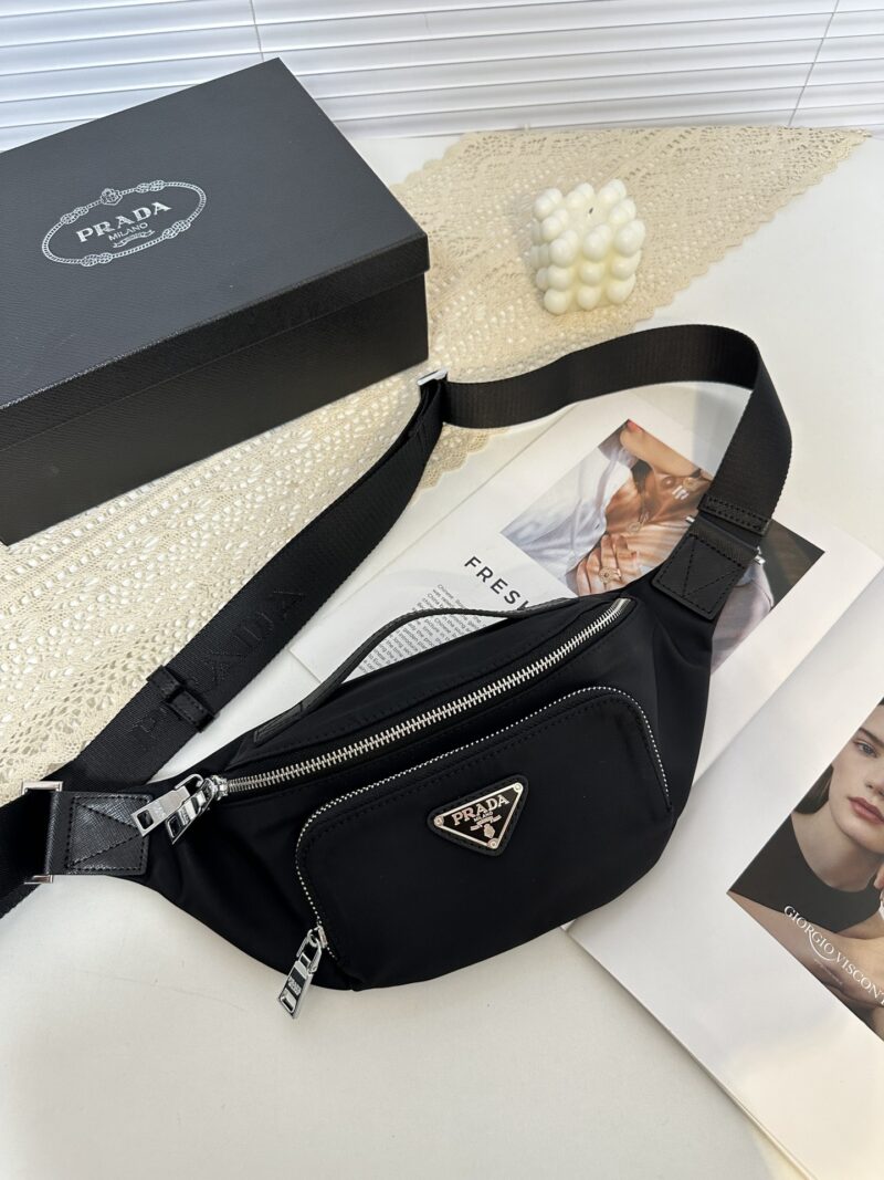 Comes with PRADA gift box, size 30x15 waist bag/chest bag model 2VH 165. This waist bag design is not only practical but also enhances the overall design sense, making it easy to raise the body proportion. The bag can be worn as a chest bag or crossb...