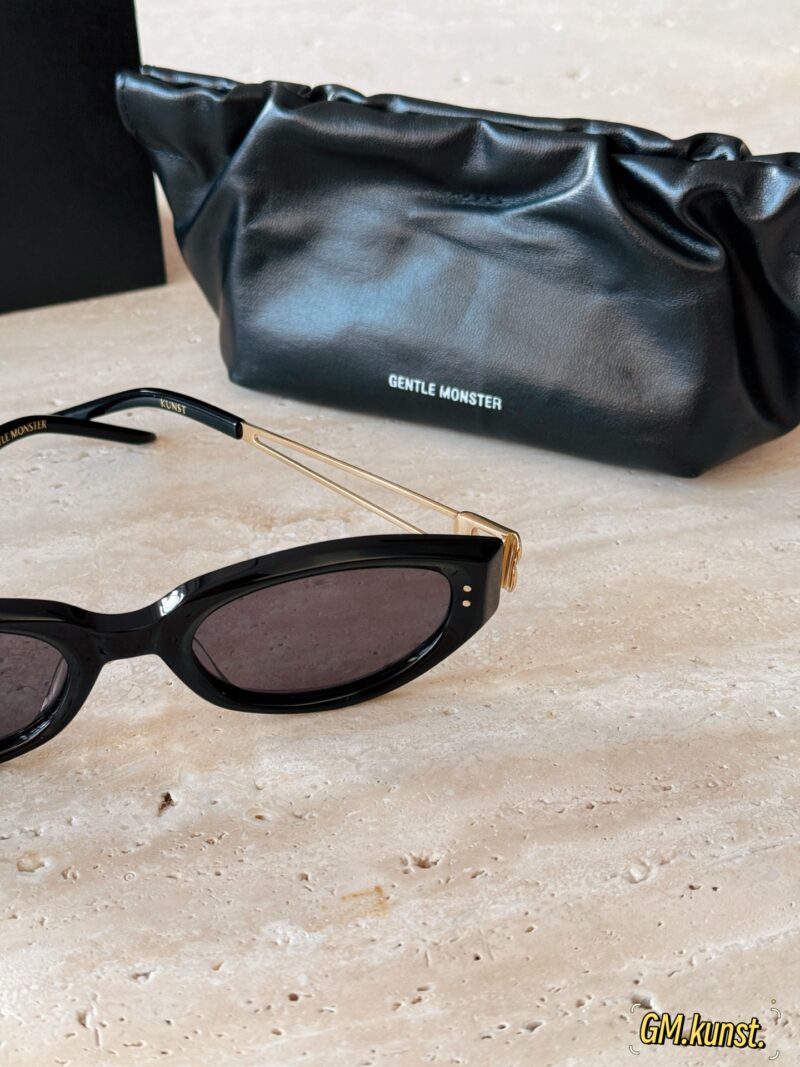 bc57f9d6a6.jpg 205 with packaging
GM-kunst
Stylish girl's 25 year new must-have GM sunglasses!
KUNST is super good-looking and not picky about face shape!
Simplicity and sophistication are full!
The design is very innovative, versatile and not picky about face shape~