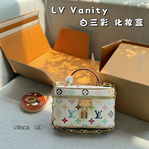 240 original single aircraft box
Original quality with pure leather steel hardware 163 jump code chip
size：19×12
LV x Takashi Murakami collaboration Vanity white tri color makeup box, makeup bag box, single shoulder crossbody handbag
Playful yet s...