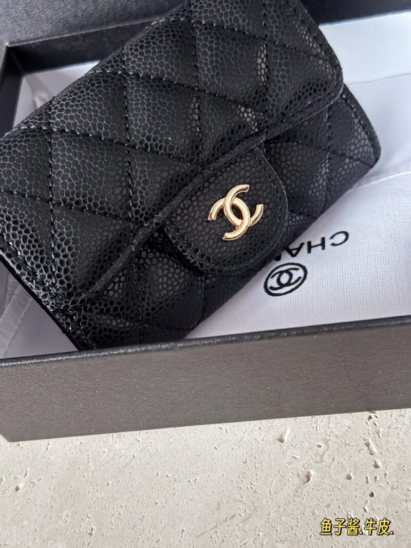 135 box
size：10*7cm
Xiaoxiangjia CF Card Bag
Black gold cowhide caviar
A small one
Can hold more than ten cards and a few cash cards
A particularly practical one!