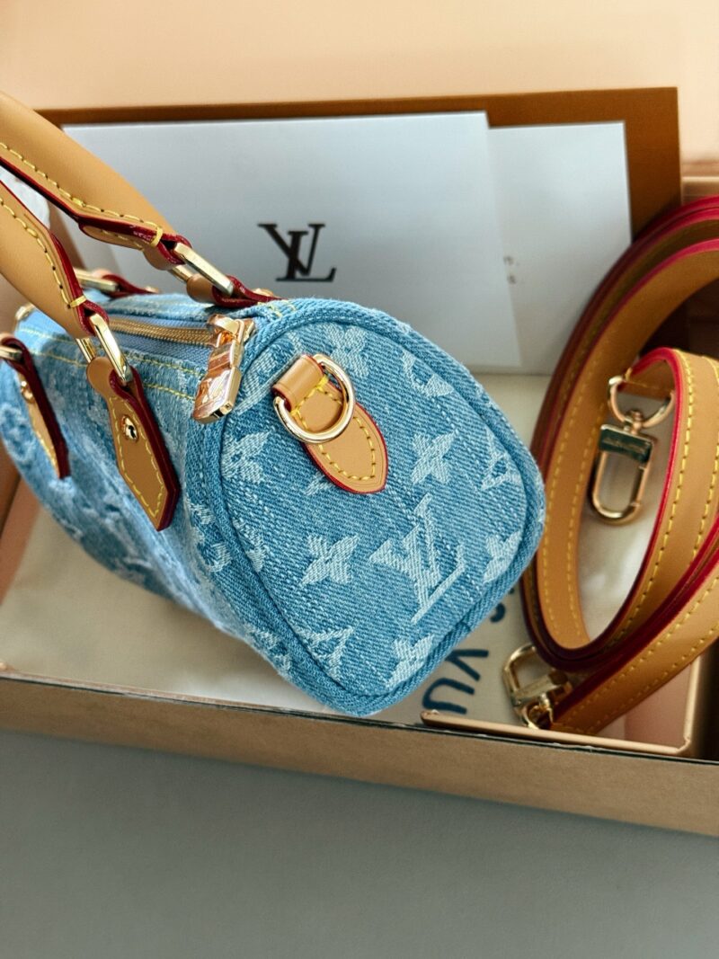 bde9265282.jpg 235 box (upgraded version)
size:16*10cm
Tender tannin denim!!!
Don't be too cute!
Put down your small phone
We need this light colored denim in summer
Search for L Home Nano Cowboy