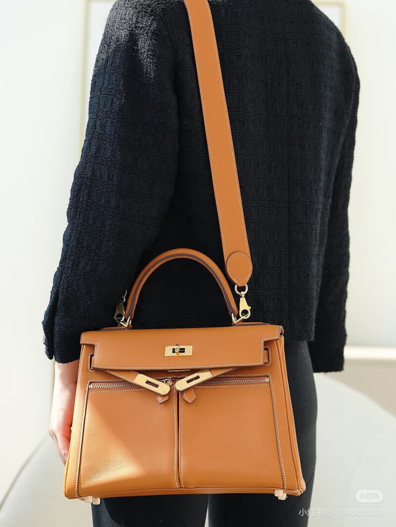 Baozi, everyone~
I was looking for this bag before
This Hermes Kelly Lakis, size 28, gold brown with gold buckle, U-shaped engraving, all NEW~