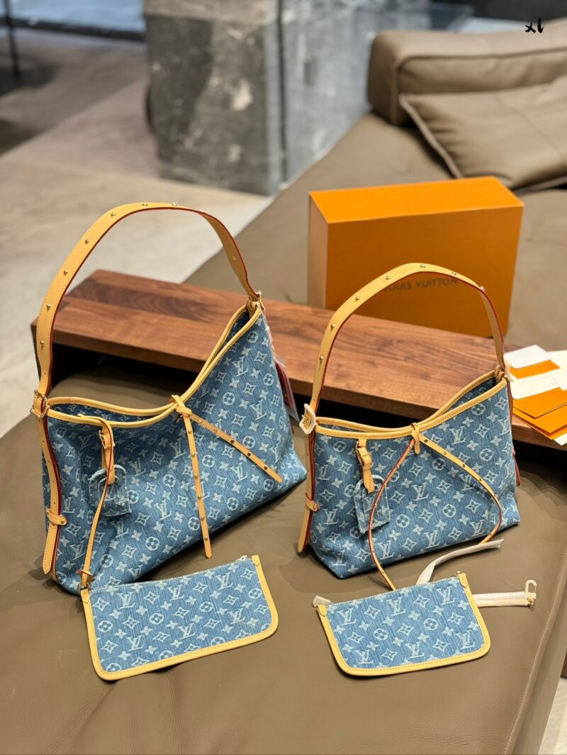 be5c14456c.jpg 275290 Cowboy
This is simply my favorite bag!!
LV24 Limited Edition Denim Cowboy Carryall
Denim denim material is super lightweight and has a great concave shape
The vegetable tanned leather of the shoulder strap adopts this series of classic+rivet...