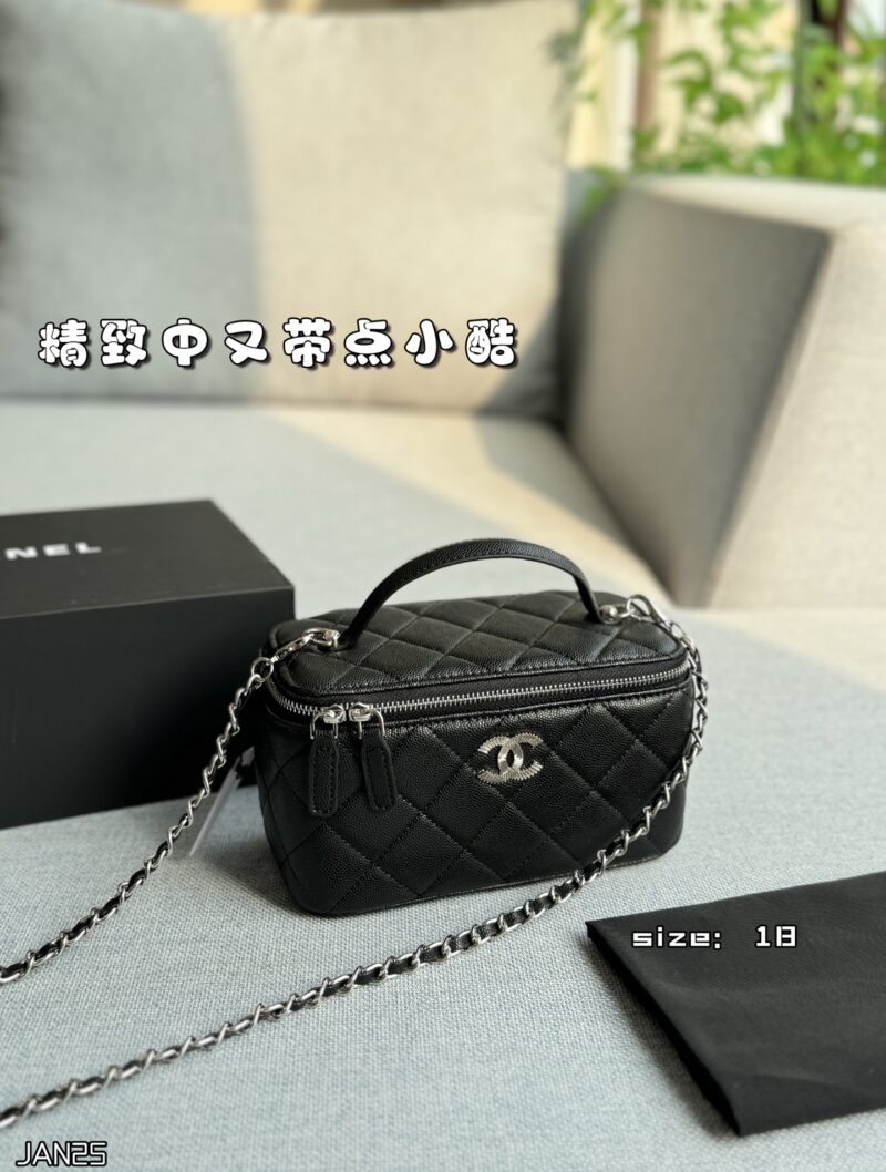 Color card ??
CHANEL Thread Logo Makeup Box Makeup Bag Chain Bag Shoulder Cross Shoulder Handbag