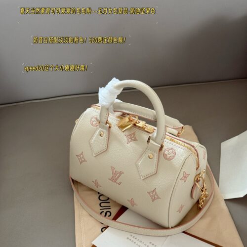 210 new model (with box)
size： 20*14cm
L Home Speedy 20
Let's feel the joy of Speedy together~
This size is just right!
Of course, it's time to carry cute and lovely bags in summer~May women's new bag - cream nut color
Search: Lv speed 20